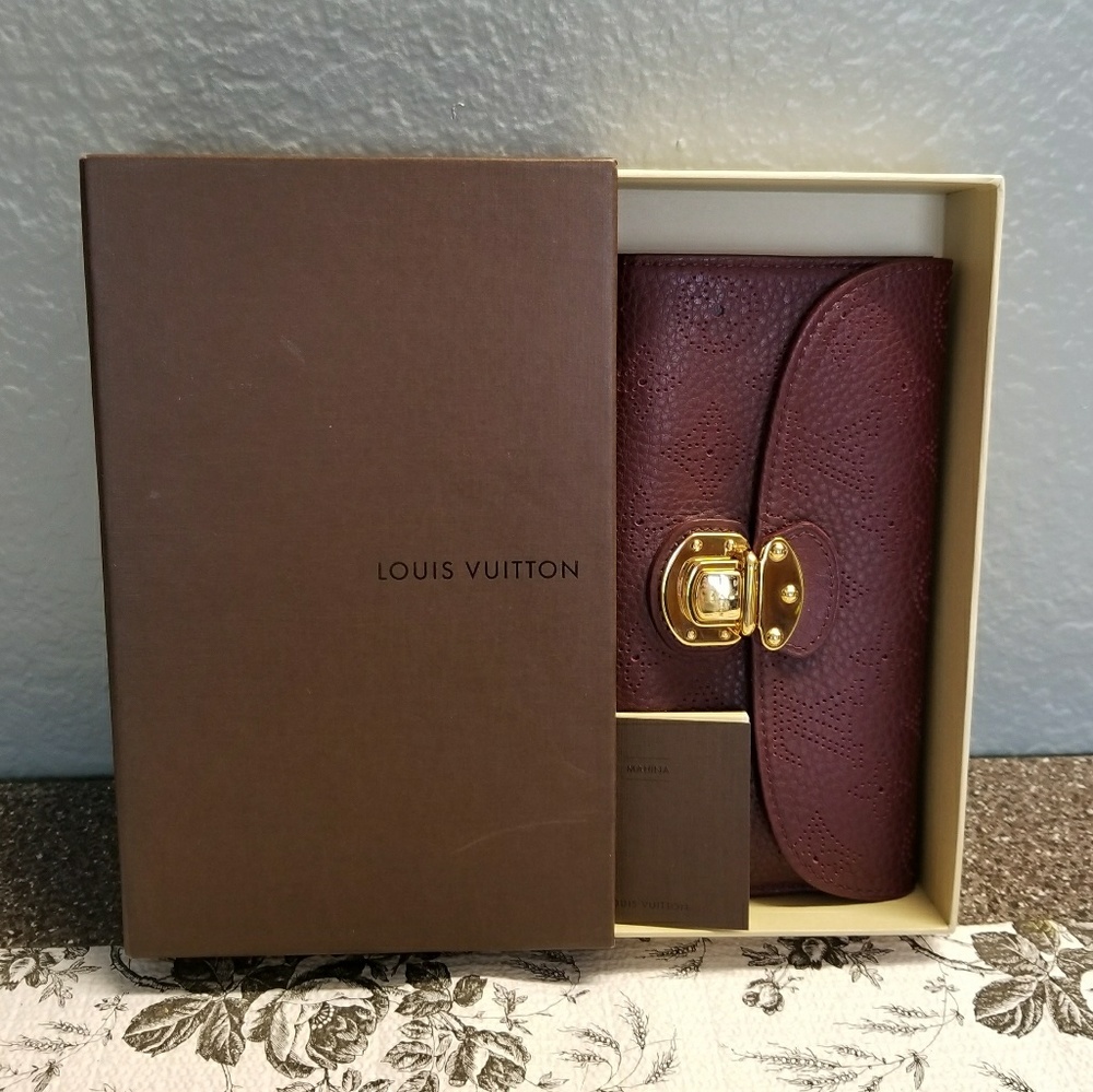 Louis Vuitton Mahina Leather wallet burgundy NIB